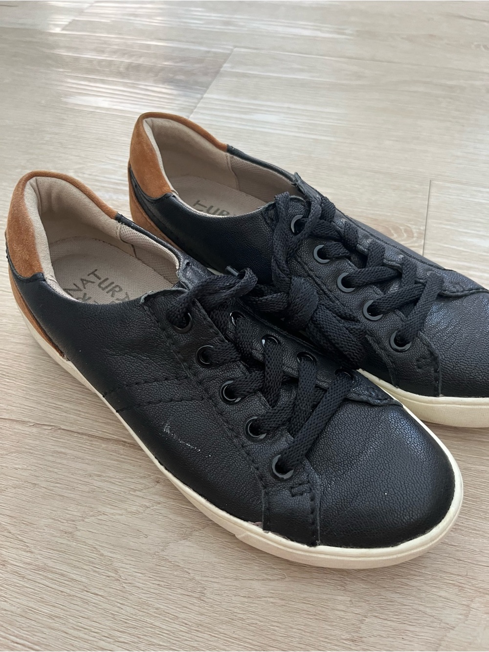 Naturalizer Morrison Sneakers - Picture 4 of 9